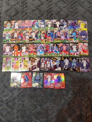 Cromos Panini MGK 25/26: 33 básicas y 14 especial