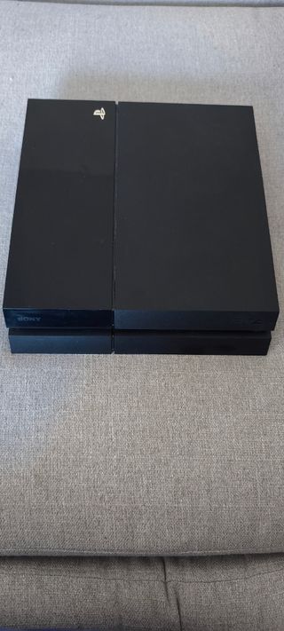 PS4 (PlayStation 4) 500 gigas con 2 mandos y Fifa
