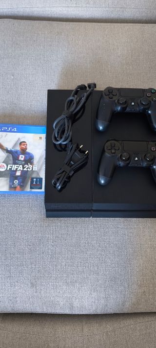 PS4 (PlayStation 4) 500 gigas con 2 mandos y Fifa