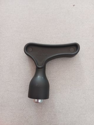 Llave para tacos de atletismo Adidas