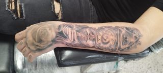 Tatuaje de brazo completo