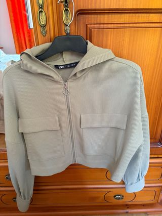 Chaqueta Zara cremallera verde oliva Talla M