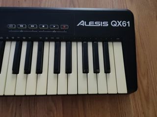Controlador MIDI Alesis QX61