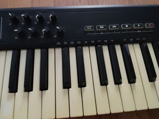 Controlador MIDI Alesis QX61