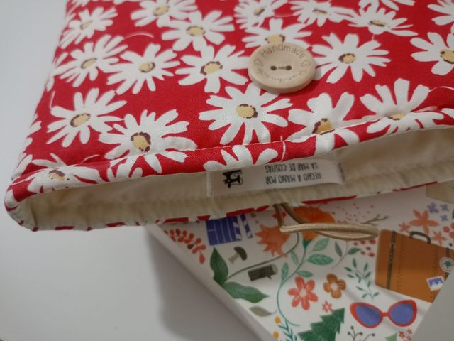 Funda para libros con estampado de margaritas