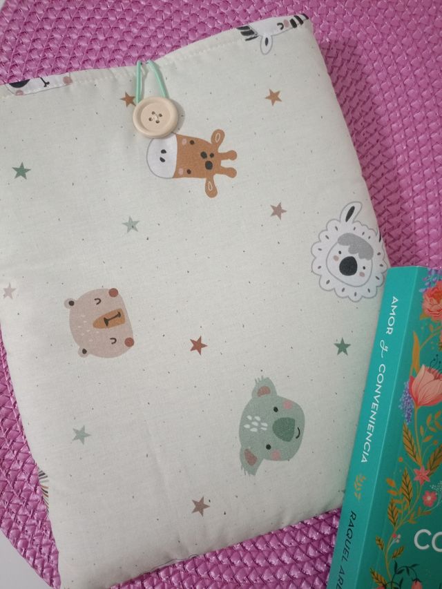 Funda para libros con cierre de botón