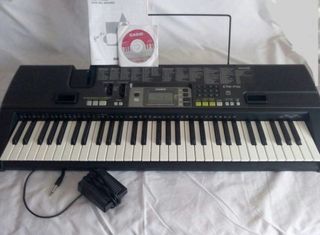 Piano Casio con soporte y pedal