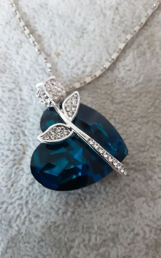 Collana cuore vetro azzurro e fiore strass
