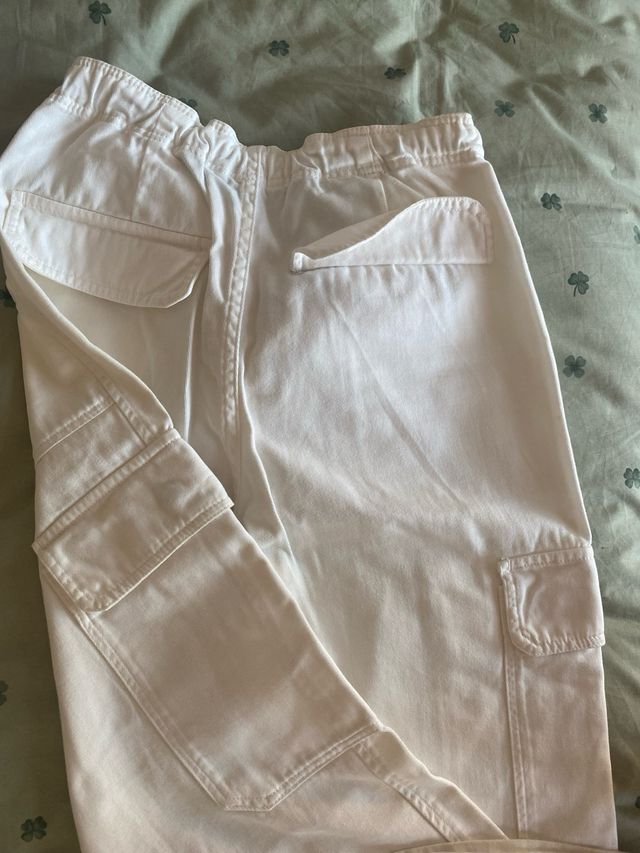 Pantalones cargo blancos talla 34 marca Zara
