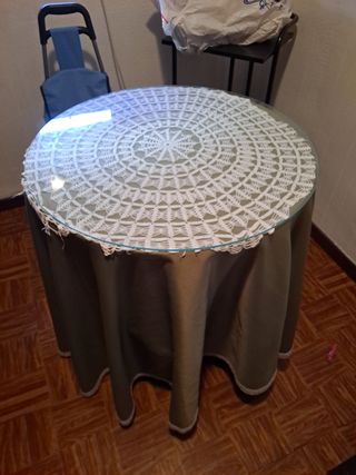 Mesa camilla redonda con mantel