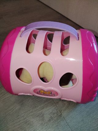 Transportín y perrito de juguete