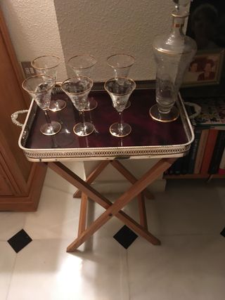 Mesa Auxiliar con 6 Copas