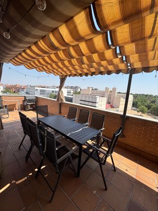 Mesa adaptable y 8 Sillas Exterior