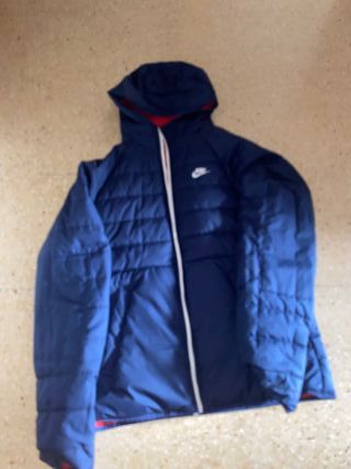 Chaqueta Nike reversible roja y azul
