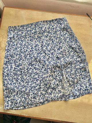 Falda floral Zara azul y blanco