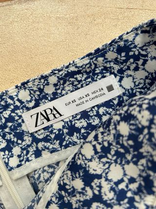 Falda floral Zara azul y blanco