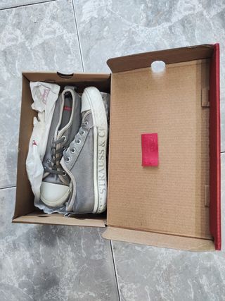 Bambas Levi's grises y blancas talla 35