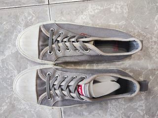 Bambas Levi's grises y blancas talla 35