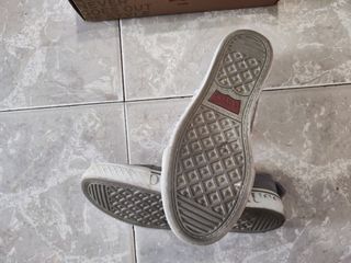 Bambas Levi's grises y blancas talla 35