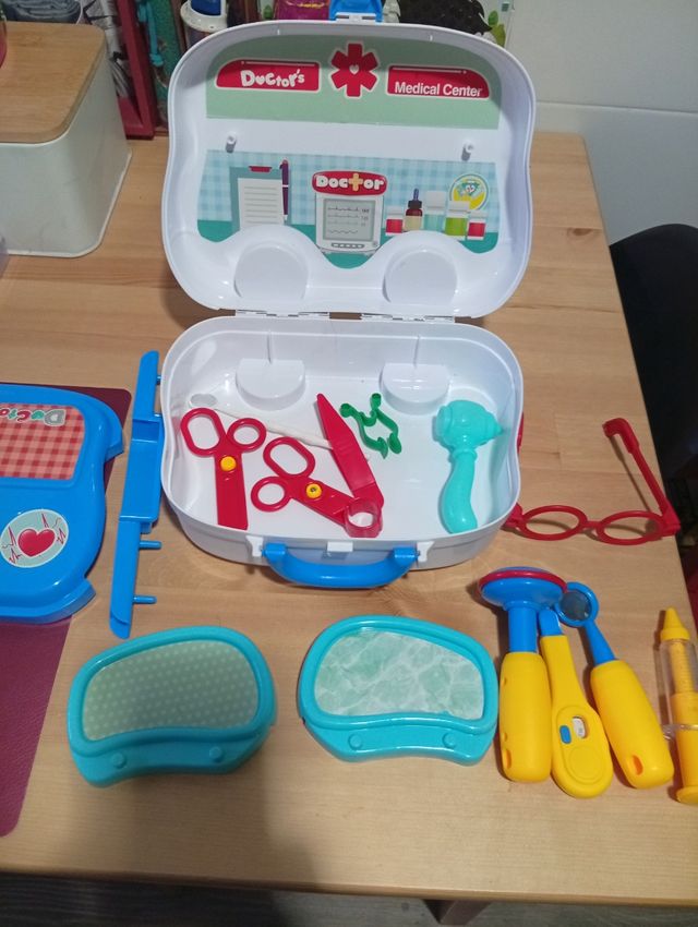 Maletín médico infantil tipo ambulancia