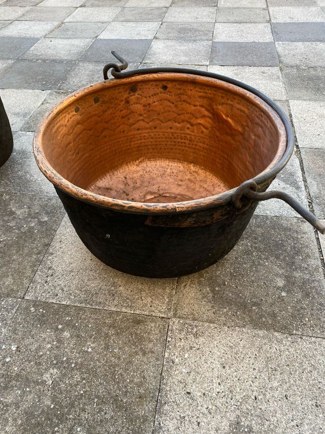 Caldero de cobre antiguo