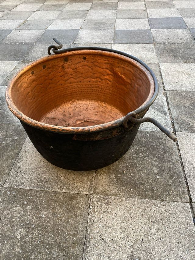 Caldero de cobre antiguo