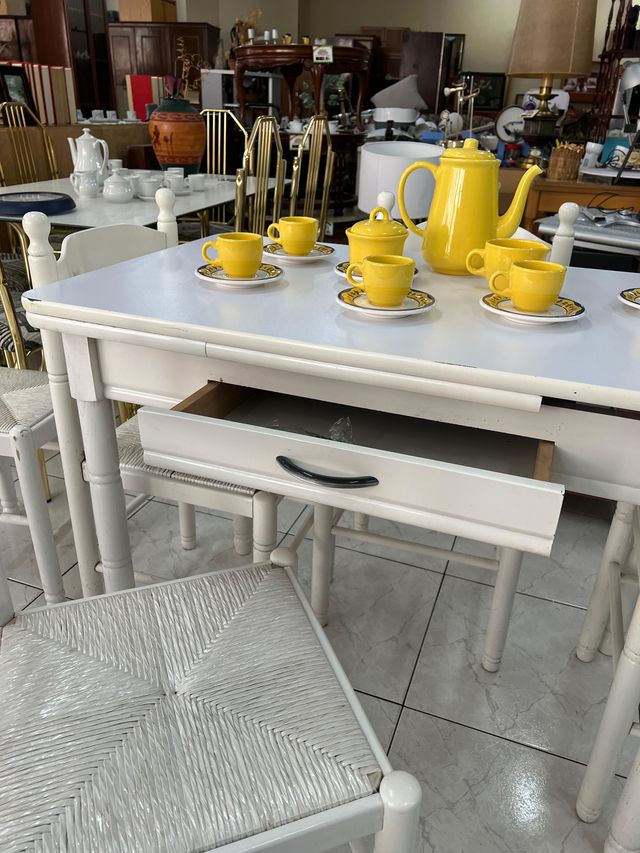 Mesa de cocina blanca + 4 sillas