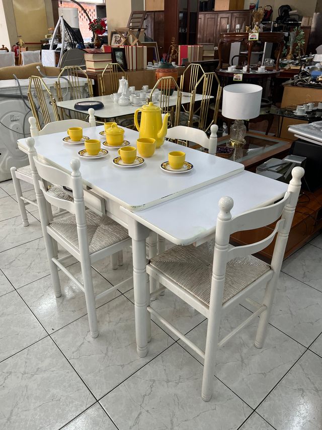 Mesa de cocina blanca + 4 sillas