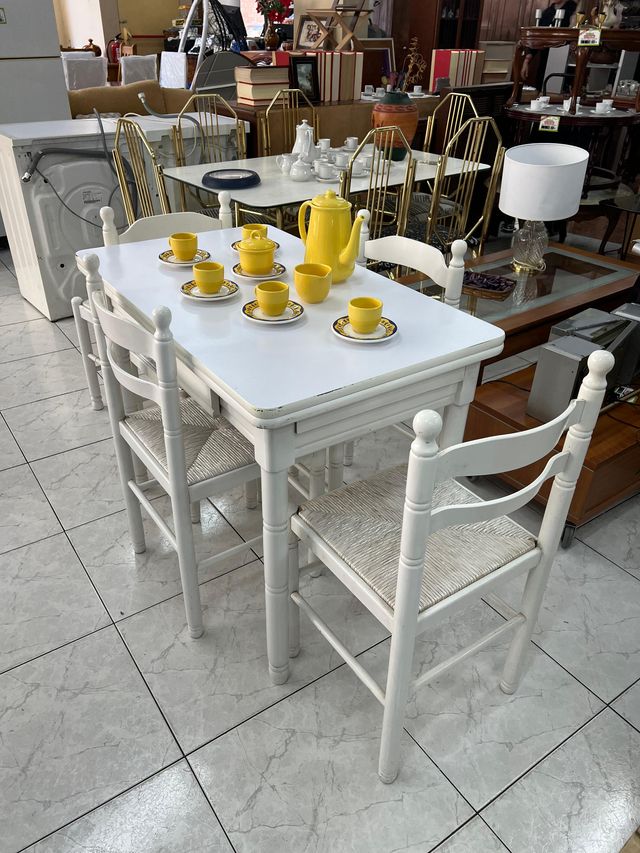 Mesa de cocina blanca + 4 sillas