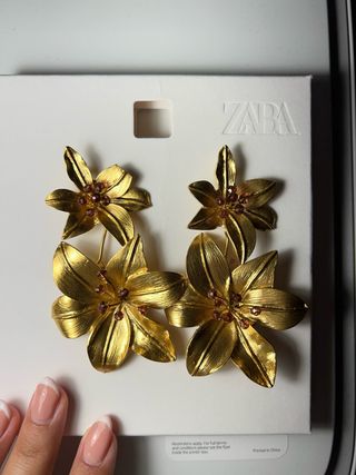 Pendientes flor dorados Zara