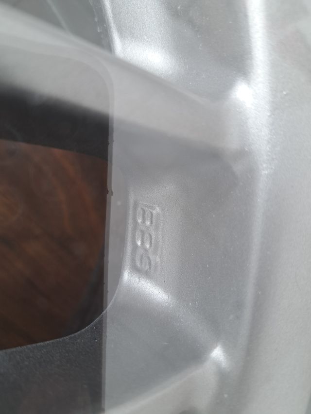 Mesa Llanta BBS + Sofá cama Negro