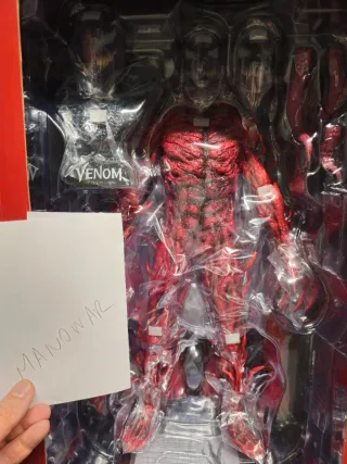 Hot Toys Carnage Deluxe 1/6 Scale Figure