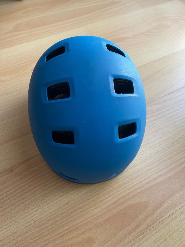 Casco y protecciones Oxelo para patinar
