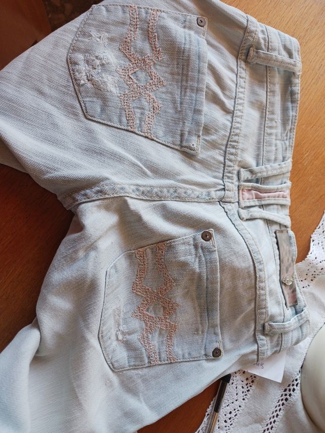 Pantaloni in denim invecchiato taglia 32