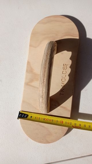 Llana de madera para albañil