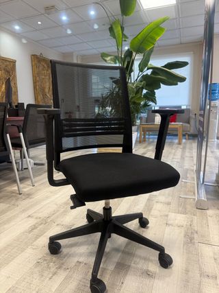 Silla de oficina con ruedas