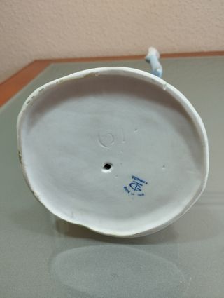 Figura de porcelana mujer con espejo