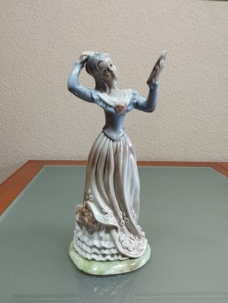 Figura de porcelana mujer con espejo