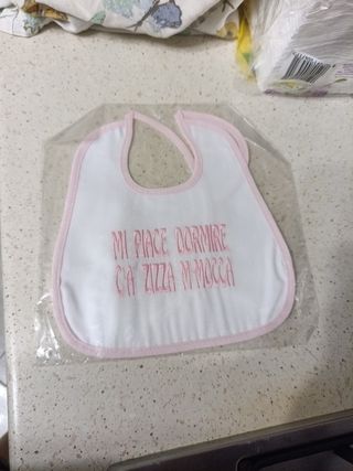 Bavaglino con scritta Mi piace dormire