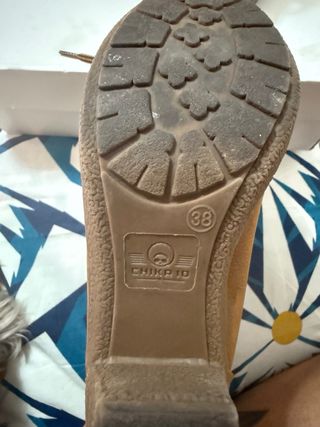 Botas de tacón color miel