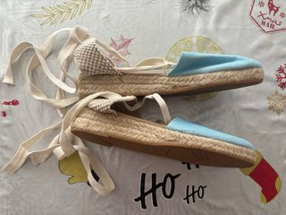 ALPARGATAS COMBINADAS BEIGE Y AZUL