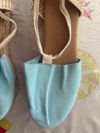 ALPARGATAS COMBINADAS BEIGE Y AZUL