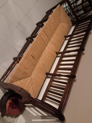 Banco antiguo madera y enea