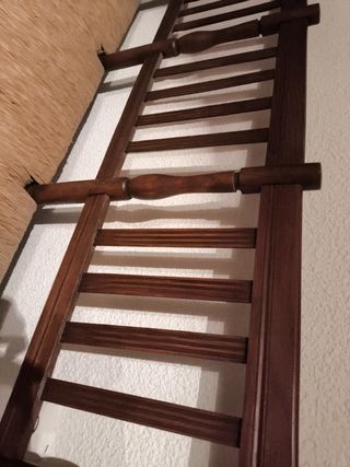 Banco antiguo madera y enea