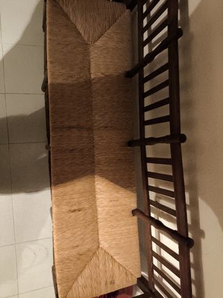 Banco antiguo madera y enea