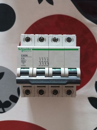 Schneider Electric C60N Magnetotermico 4P