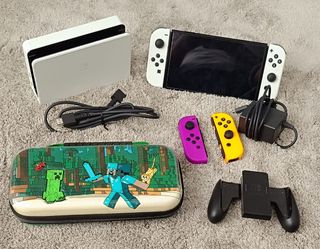 Nintendo Switch OLED completamente bianco
