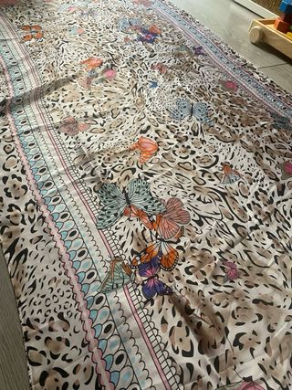 Pañuelo estampado mariposas y leopardo