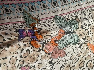 Pañuelo estampado mariposas y leopardo