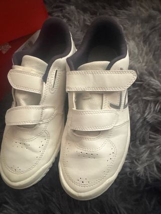 Zapatos Deportivos Blancos con Velcro